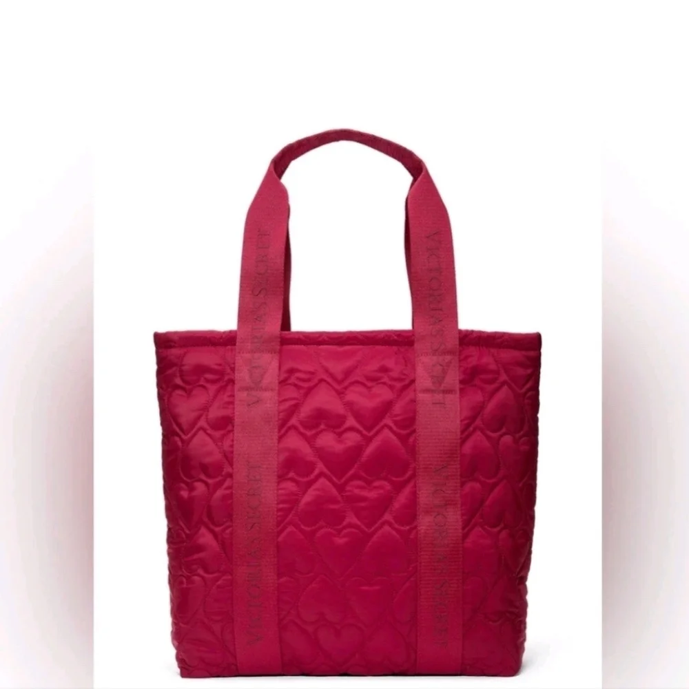 Victoria’s Secret NEW Limited Edition 2025 Red Hearts Quilted Puffer Tote